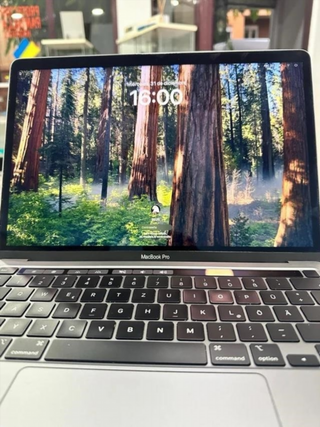 MacBook Pro 2020 256GB 8GB RAM Touch Bar
