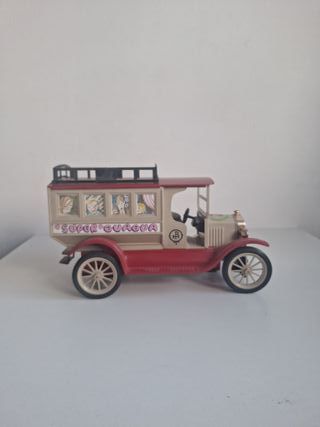 Payá Ford Super Guagua con caja