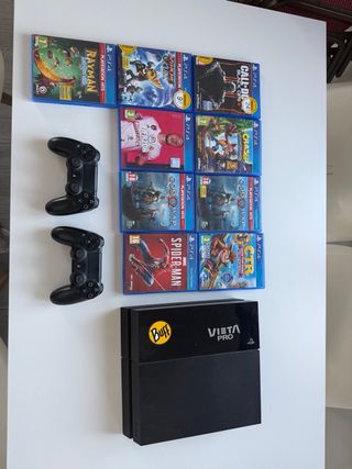 PS4 (PlayStation 4) Negra con 2 mandos y juegos