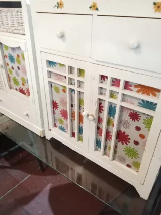 Cassettiera in legno con cestelli