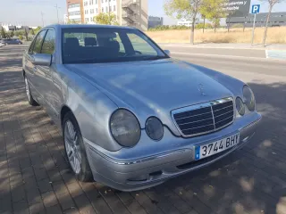Mercedes-Benz Clase E 2001