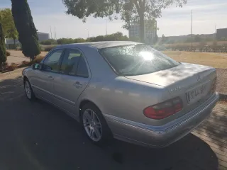 Mercedes-Benz Clase E 2001