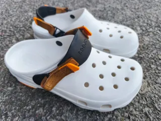 Crocs All Terrain Blancas Naranja