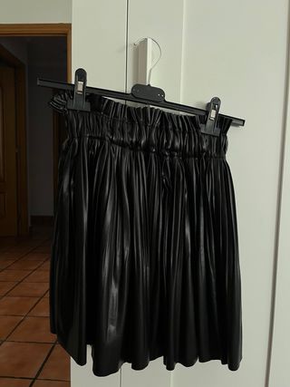 Falda-pantalón Zara efecto piel negra T.XS