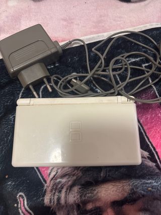 Nintendo DS Lite Blanca + Cargador