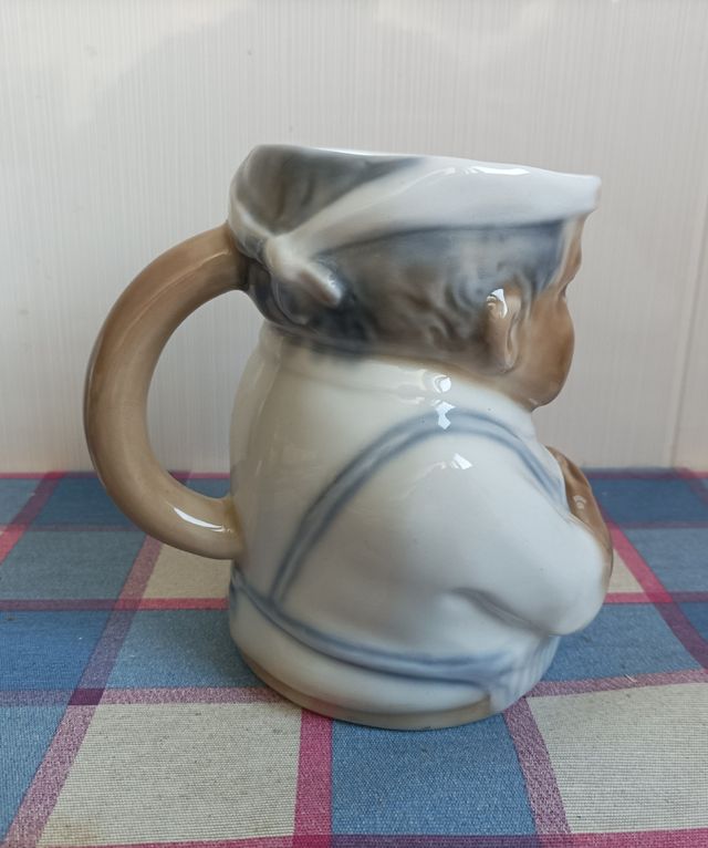 Jarra cerámica Guisasola. Oviedo. Asturias