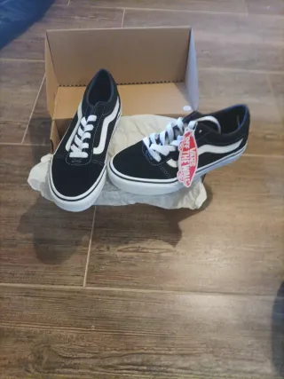 Tenis Vans Negros Talla 35.Nuevo a estrenar