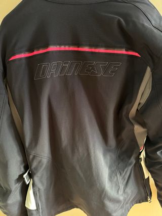 Chaqueta Moto Dainese Negra y Rosa