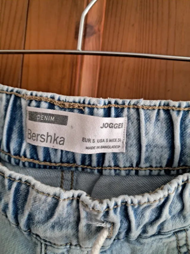 Pantalón vaquero Bershka desgarrado