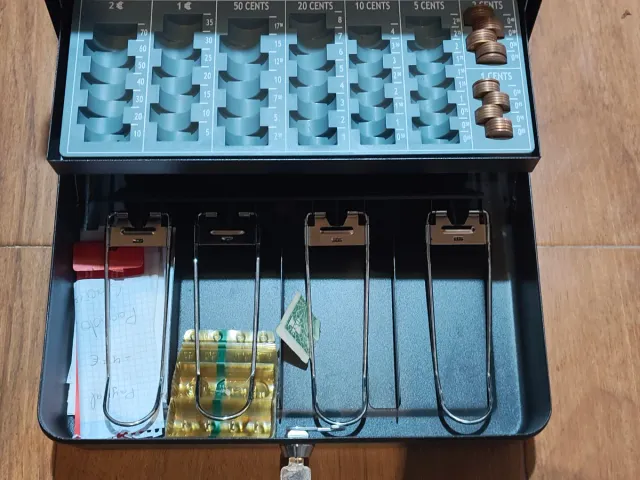 Caja fuerte dinero efectivo