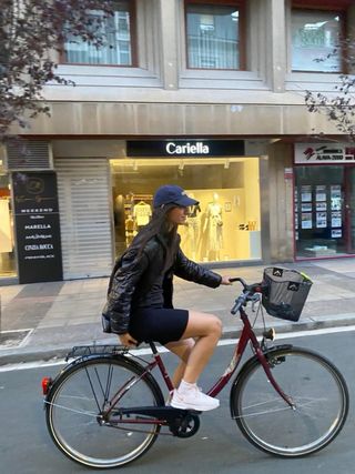 Bicicleta de paseo con cesta