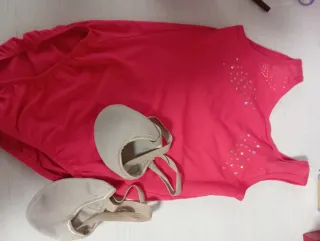 Maillot Gimnasia Decathlon Talla 8 + Punteras 
