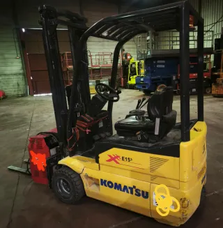 Carretilla elevadora Komatsu E153 y otras marcas