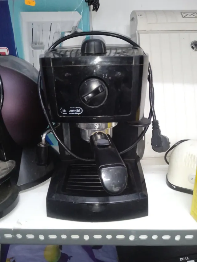 Cafetera Delonghi Negra
funciona correctamente