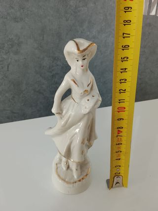 Statuetta Porcellana Donna con Cappello 17cm