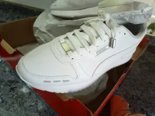 Zapatillas Puma de piel blancas