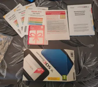 Nintendo 3DS XL Negra y Azul con funda de Pokémon