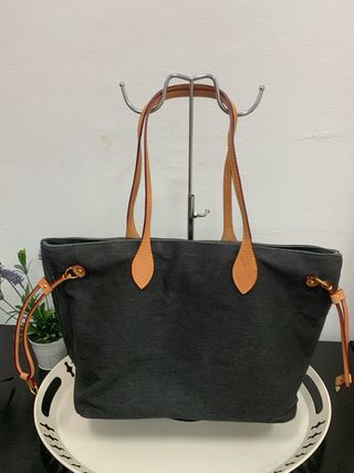 Expositor de bolsos plateado