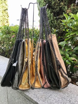 Expositor de bolsos plateado