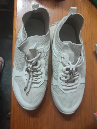 Zapatos Zara Beige y Blanco