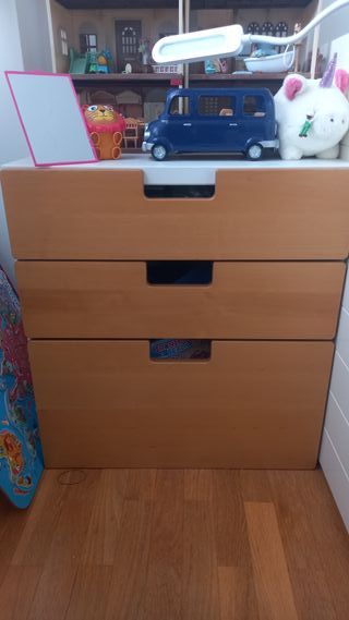 Cassettiera Ikea in legno e plastica