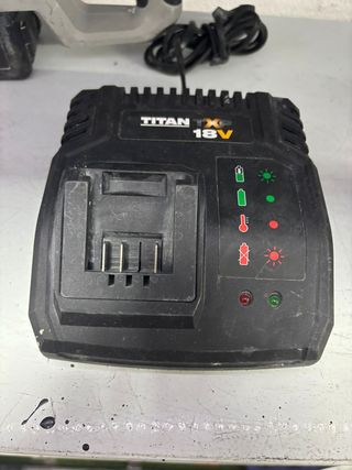 MARTILLO LIGERO TITAN CON BATERIA Y CARGADOR