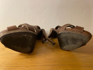 Sandalias de piel marrones