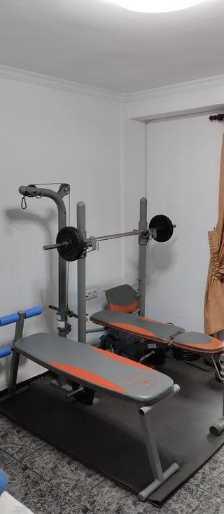 Gimnasio en casa banco pesas multiple