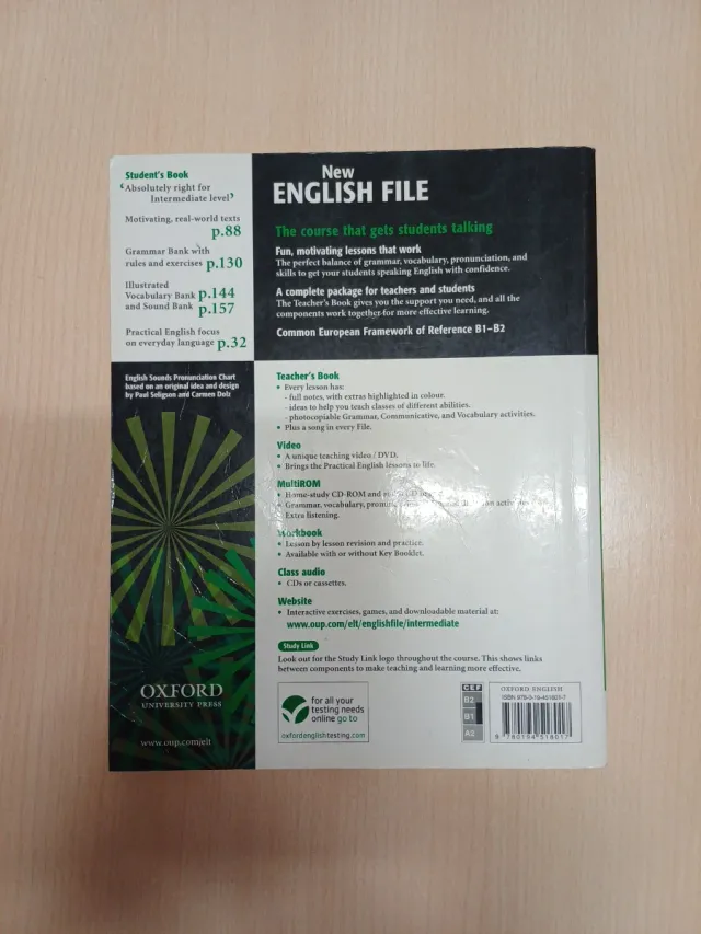 New English File Intermediate. Student's Book f...