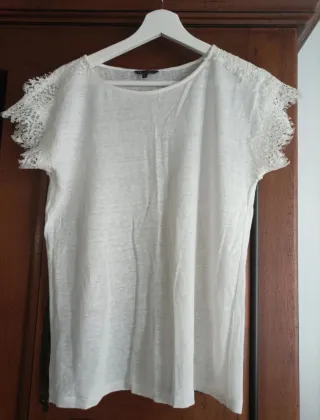 Camiseta blanca con encaje