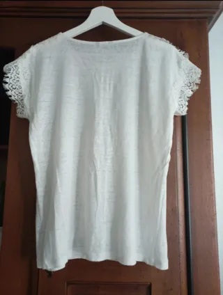 Camiseta blanca con encaje