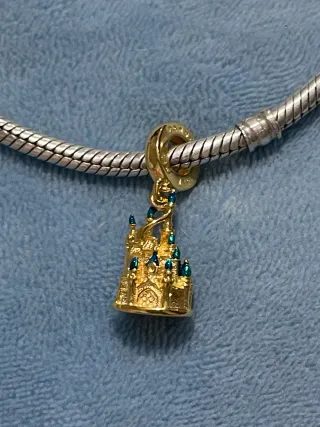 Charm Castillo Dorado Disneyland 