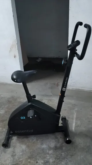 Bicicleta de ejercicio negra