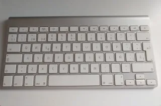 Teclado Apple Plata y Blanco
