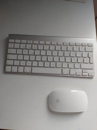 Teclado Apple Plata y Blanco