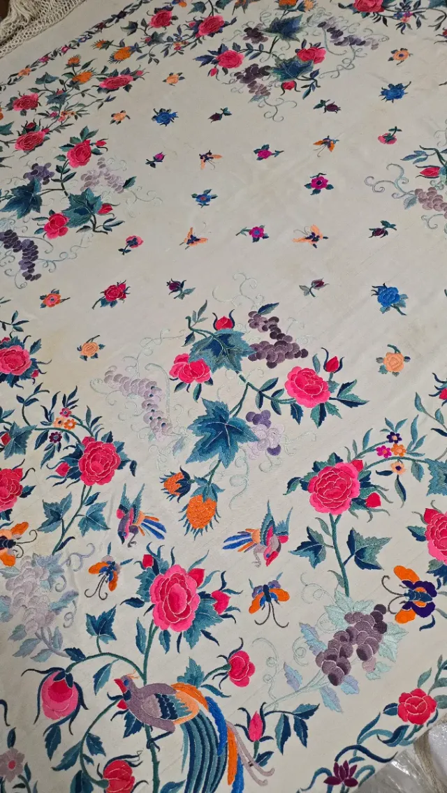 Manton de Manila bordado antiguo cuarterones