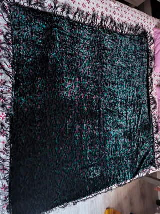 Mantón terciopelo y seda 100% negro y morado