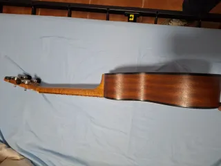 Ukelele de madera