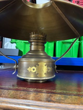 Mesa Escritorio, silla y lámpara despacho antiguos