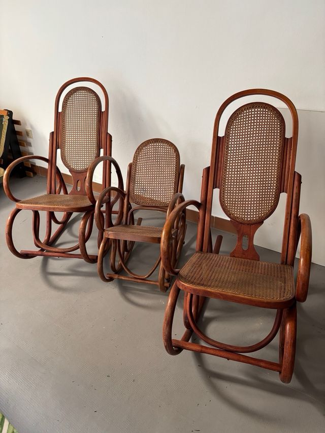 Mecedora de rejilla de madera