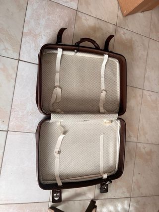 Maleta antigua de cuero marrón