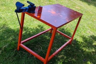 Mesa de Trabajo Metálica con Tornillo de Banco