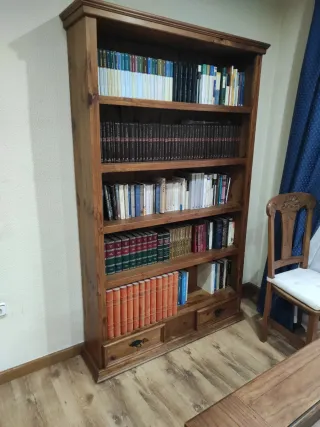 Librería de madera maciza