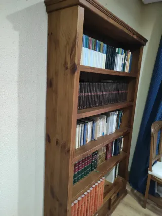 Librería de madera maciza