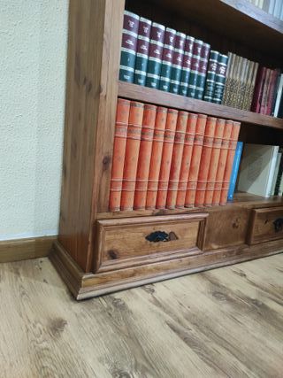 Librería de madera maciza