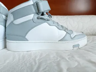 Tenis Fila Talla 41 Gris y Blanco
