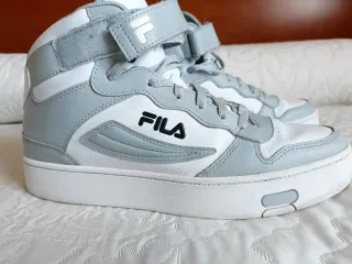 Tenis Fila Talla 41 Gris y Blanco