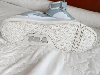 Tenis Fila Talla 41 Gris y Blanco