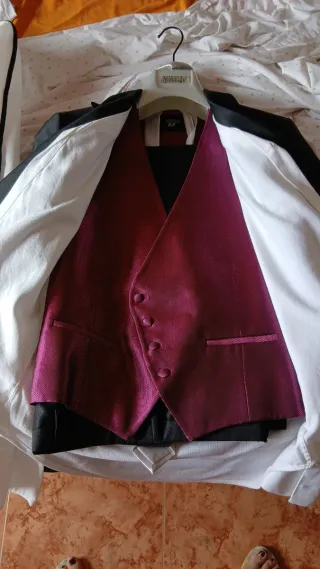Traje de Novio Negro y Blanco