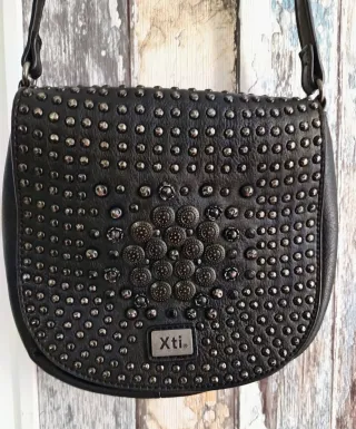 Bolso bandolera Xti negro tachuelas